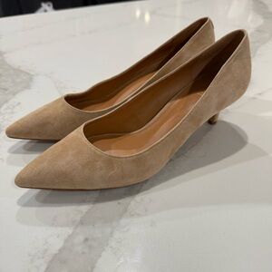J McLaughlin Kat Suede Pointed Toe Kitten Heels Womens 8.5 Nude Beige Minimalist